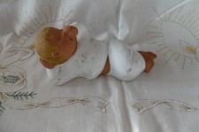 liegender original Singer Engel mit Mond-Schlafanzug