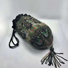 Jugendstil Glasperlentasche um