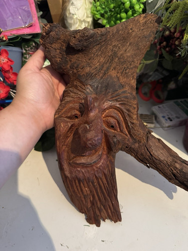 Handgeschnitzte holzskulptur - handgeschnitzte,