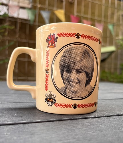 Vintage cream coloured mug - cream,