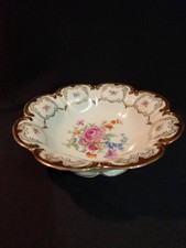 Alte Prunk-Schale PT Tirschenreuth  Ø 22,3 cm auf Fuß floral, Streublümchen Gold