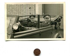 Hohe Offiziere im Kübelwagen
