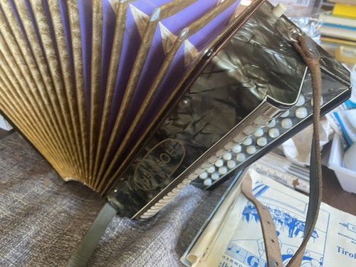 Altes hohner knopf - altes, knopf-akkordeon