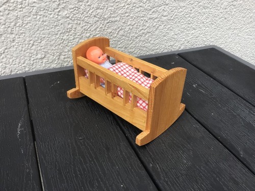 Altes puppenbett mit - altes,