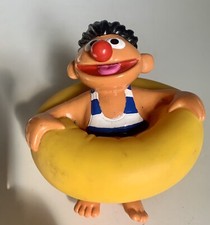 Figur Ernie im Schwimmreifen Badewanne Spielzeug Sammler