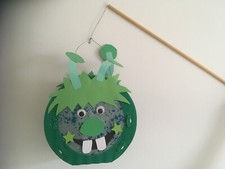 Selbstgebastelte Laterne Monster mit Laternenstab