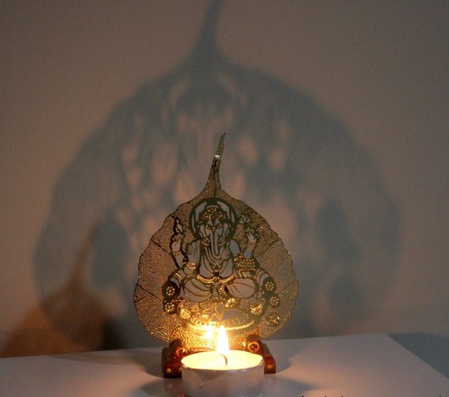 Hinduistischer gott krishna - om,