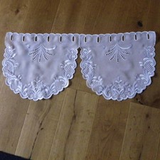 Scheibengardinen Lochstickung