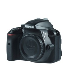 Nikon D 3300 DSLR mit 3.342 Auslösungen, Sensor gereingt, Fachhändler (S0240)