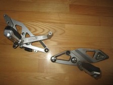 beide Fussrastenanlagen vorn Suzuki GSXR 1100 W, ab 93 - 94 ,  