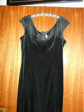 langes Samtkleid, Schwarz, 40, Schlitz hinten, breite Träger, tiefes Dekolleté