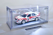 Plexiglasvitrine mit