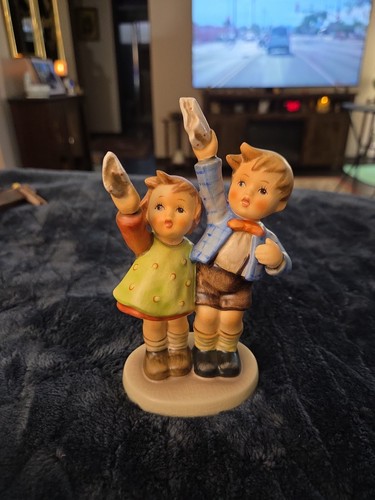 Goebel hummel auf - goebel, "auf