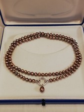 Feine Perlenkette/Collier mit Sterling Silber-Verschluß.