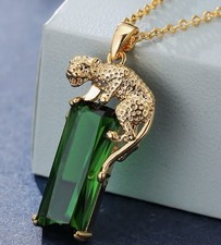 SÜSSE HALSKETTE PANTHER MIT GRÜNEM STRASSSTEIN KUPFERLEGIERUNG VERGOLDET