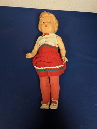 Alte puppe mit kleidung - puppe, ddr