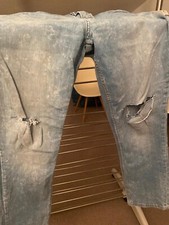 Ausgefranste Jeans, Identic