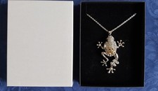 Kette mit großem Froschanhänger, silberfarben mit viel Strass, neu