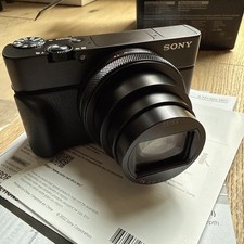 Sony Cyber-shot DSC-RX100 VII M7 20.1MP Digitalkamera Schwarz - ink. Griff - TOP