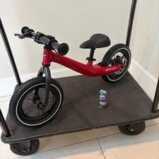 Ostern BENTLEY LAUFRAD ROT