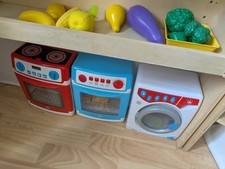 Kaufmannsladen Aus Holz  Bauernhof Aus Kunststoff Sowie  Geräte Du Für Kinder