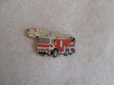 FEUERWEHR - Pin.     Motiv: Feuerwehr Leiterwagen