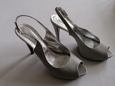 Damen Pumps Velouroptik. Größe: 41. Farbe: Silber. Marke:  Michel.