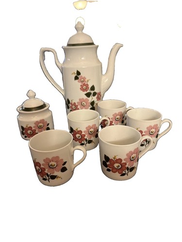 Porcelain service flowers
