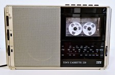ITT TINY 220 KOFFER RADIO top in Ordnung 