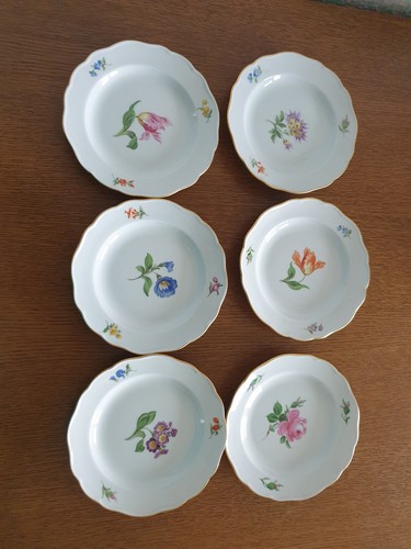 Teller mit blumen und - mit,
