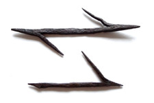 Antike Wolfsangel aus Eisen mit Widerhaken Mittelalter Länge 96 mm u. 64 mm