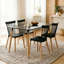 Essgruppe mit 4 Stühlen