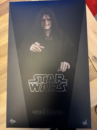 Hot toys exclusive - toys,