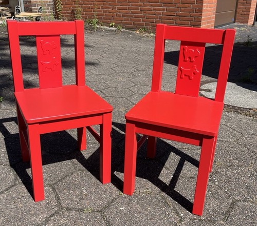 Zwei rote kinderstühle von - rote,