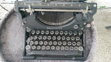 Sammlerstück! Historische UNDERWOOD SCHREIBMASCHINE mechan. OK, etwas Korrosion