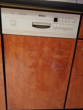 @ Hochglanz-Einbauküchen- Blende für 45er Spülmaschine, Wurzelholz-Dekor