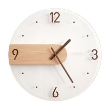 Minimalistische Massivholzuhr