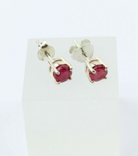 Edler Rubin Ohrstecker in 925