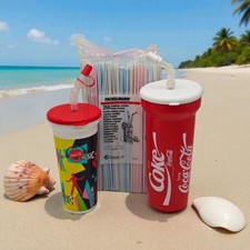 2 Coca-Cola Trinkflaschen 1992 Becher 0,9-0,6 Ltr. OVP 250 Trinkhalme Fackelmann