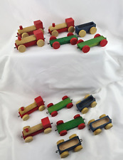 Konvolut alte Holz Eisenbahn 13 Teile, fünf mal Lokomotive, sieben mal Anhänger