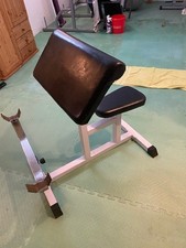 Bizep Curl Station für