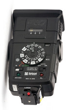 Aufsteckblitz National PE-3057 ohne Funktionstest - ohne Batterien