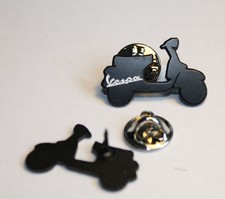 VESPA SCOOTER SHAPE PIN BLACK (MBA 486 )