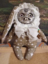 Monsterspielzeug. Hase klein