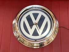 VW Wanduhr mit Neon