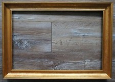 Kleiner goldfarbener Holz