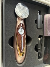 KÜNSTLER & CO. Miss Arrivo