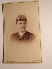 Freiburg - Student mit Brille
