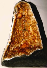 CITRINDRUSE (burned Amethyst) mit feiner, goldgelber Kristallbildung 36 cm hoch