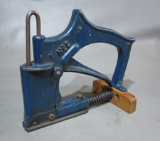 Columbus 02 Bilderrahmen Rautentacker Tacker Glaserecken Hand Schußapparat